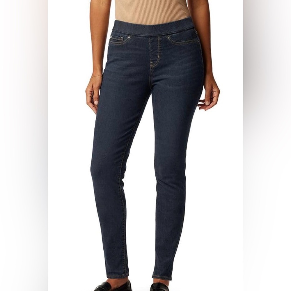 🥳HOST PICK!! 🥳 Signature by Levi Strauss -Totally Shaping Pull-On Skinny Jeans